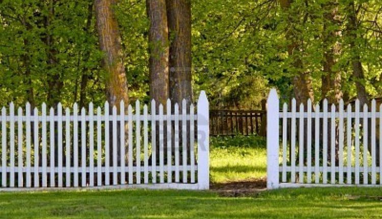 Hiring Fence Contractor1