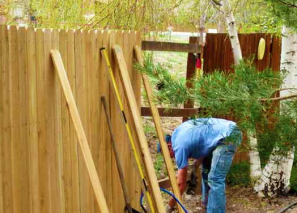 Choosing the Right Fence Repair Company