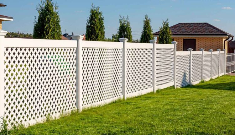 Wood vs. Vinyl Fencing